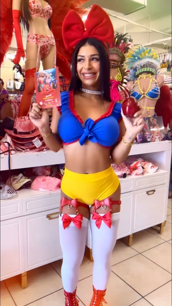 Exclusive Playthings’ Pure as snow Costume