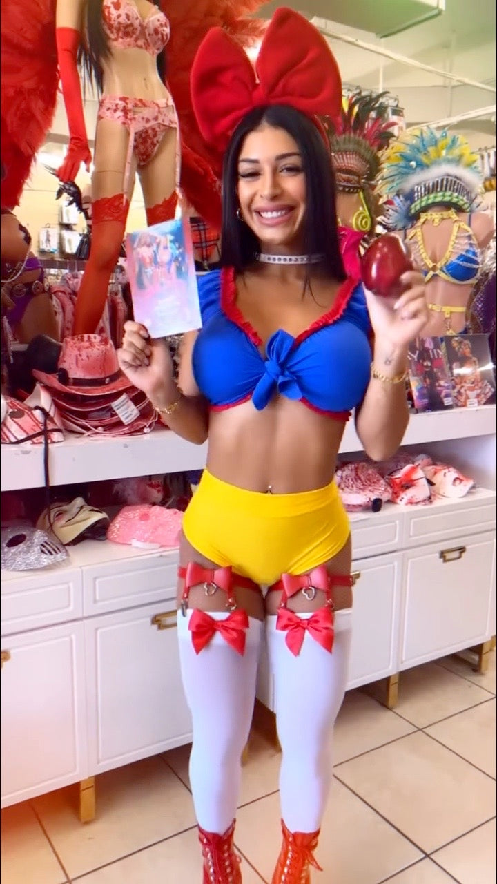 Exclusive Playthings’ Pure as snow Costume