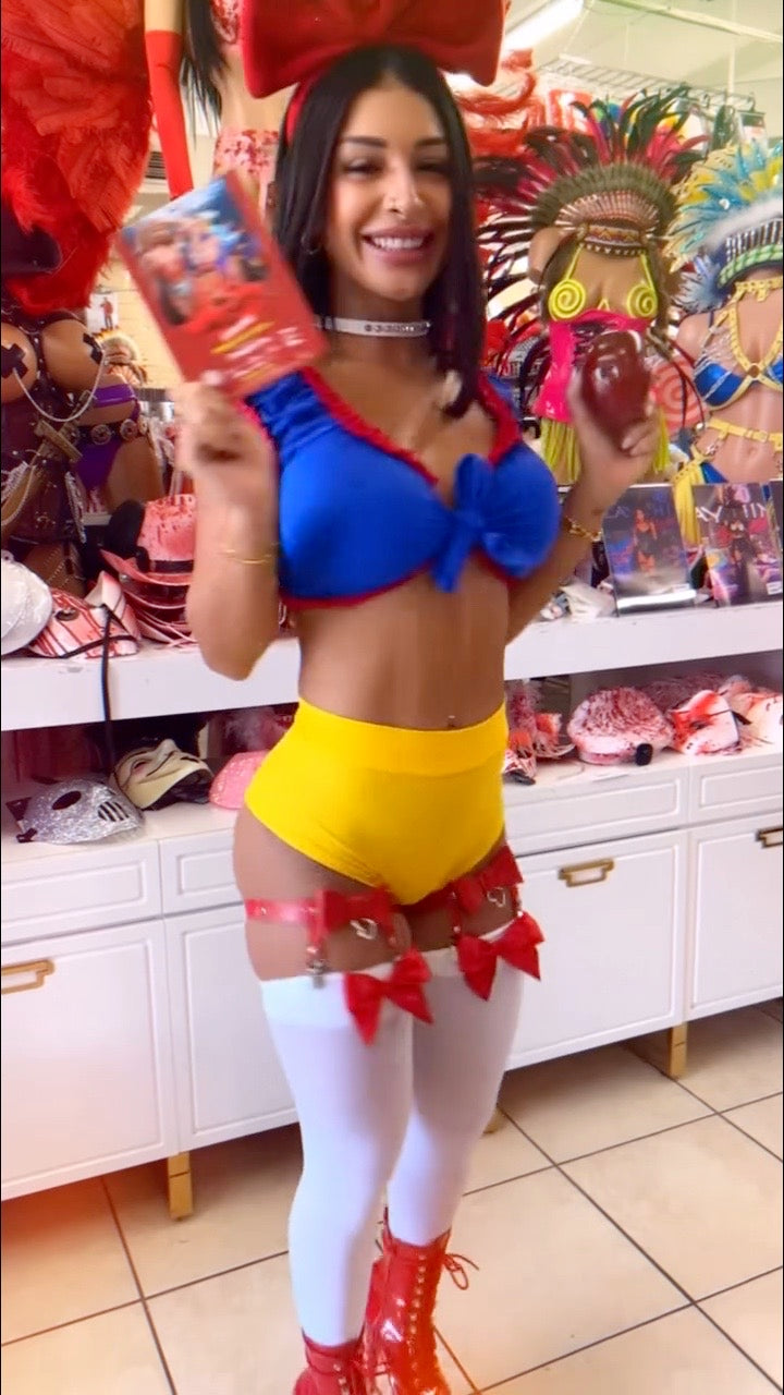 Exclusive Playthings’ Pure as snow Costume