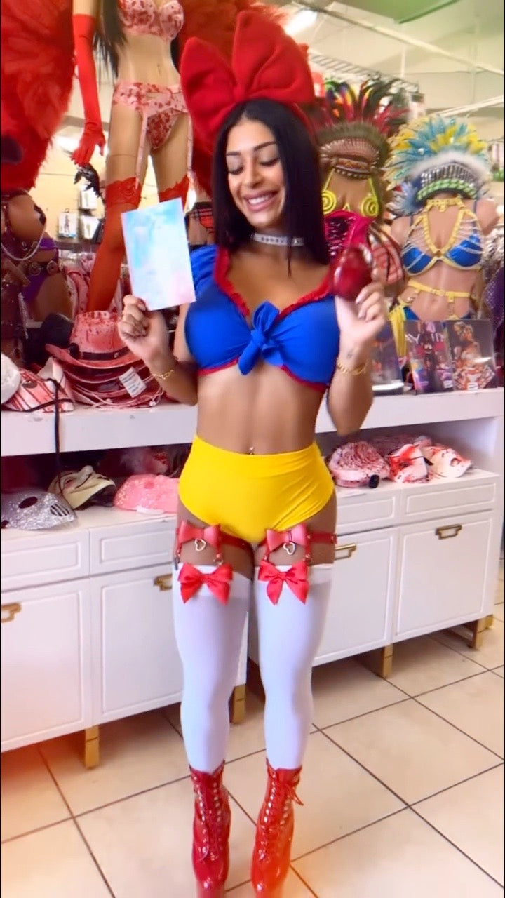 Exclusive Playthings’ Pure as snow Costume