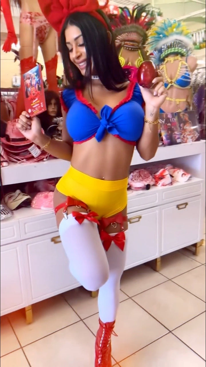 Exclusive Playthings’ Pure as snow Costume